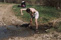 Maciek myje sie